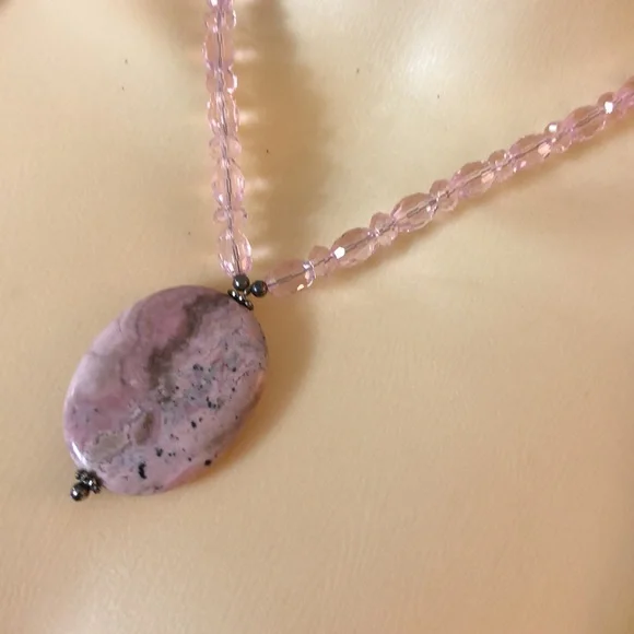 Pink crystal with stone pendant necklace - Picture 8 of 8
